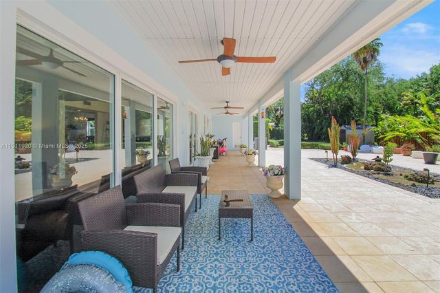 6900 SW 104th St, Pinecrest, FL 33156