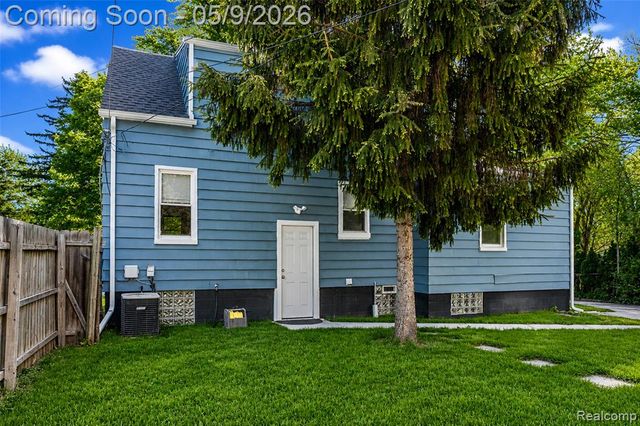 15417 Leona Drive, Redford, MI 48239