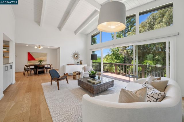 1119 Oak Hill Rd, Lafayette, CA 94549