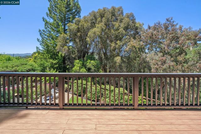 1119 Oak Hill Rd, Lafayette, CA 94549