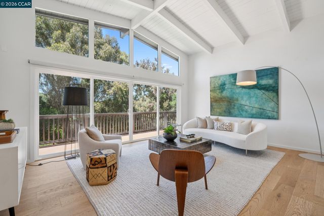 1119 Oak Hill Rd, Lafayette, CA 94549