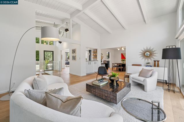 1119 Oak Hill Rd, Lafayette, CA 94549