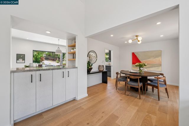 1119 Oak Hill Rd, Lafayette, CA 94549