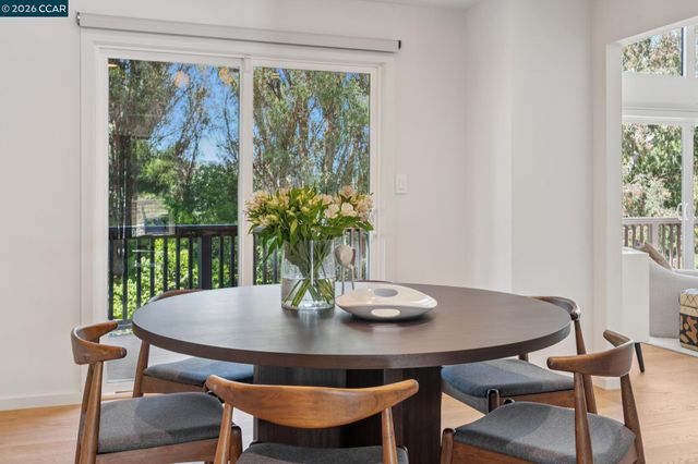 1119 Oak Hill Rd, Lafayette, CA 94549