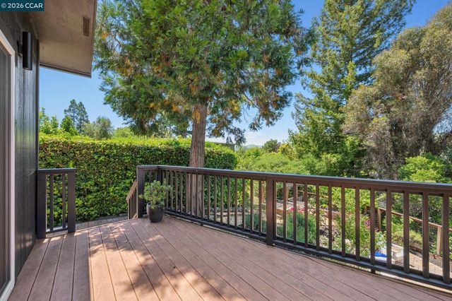 1119 Oak Hill Rd, Lafayette, CA 94549