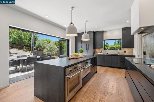 1119 Oak Hill Rd, Lafayette, CA 94549