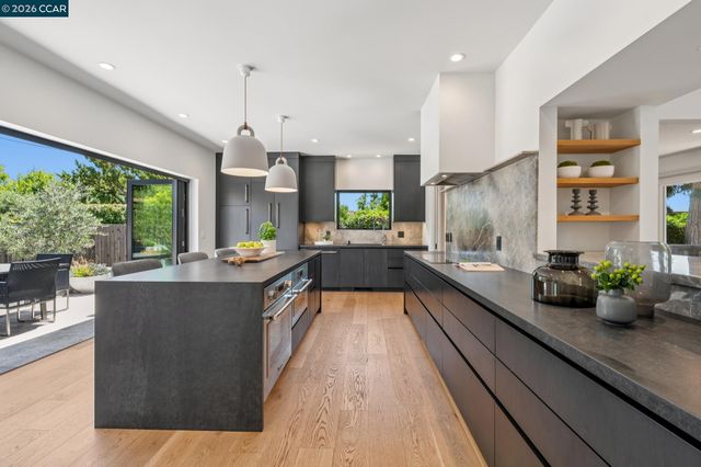1119 Oak Hill Rd, Lafayette, CA 94549