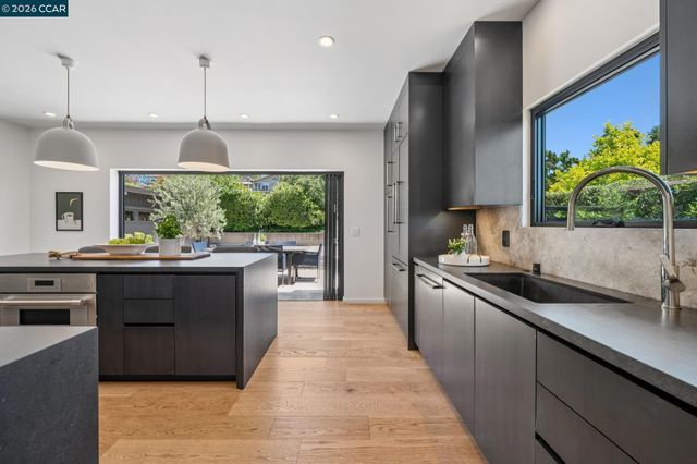 1119 Oak Hill Rd, Lafayette, CA 94549