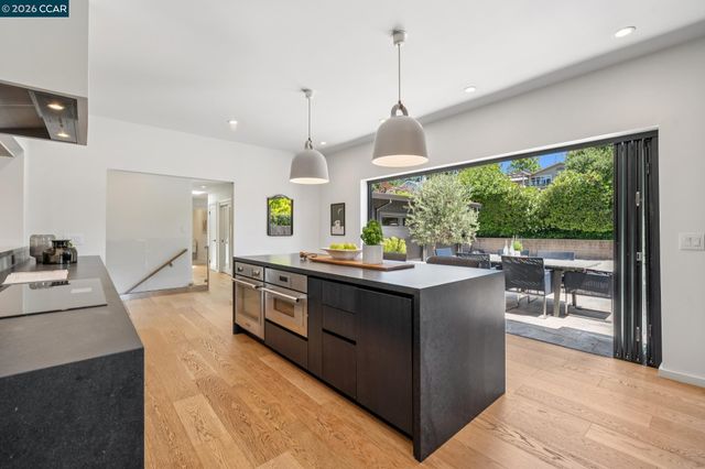 1119 Oak Hill Rd, Lafayette, CA 94549