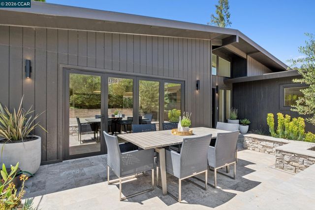 1119 Oak Hill Rd, Lafayette, CA 94549