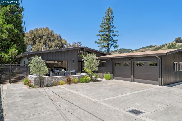 1119 Oak Hill Rd, Lafayette, CA 94549