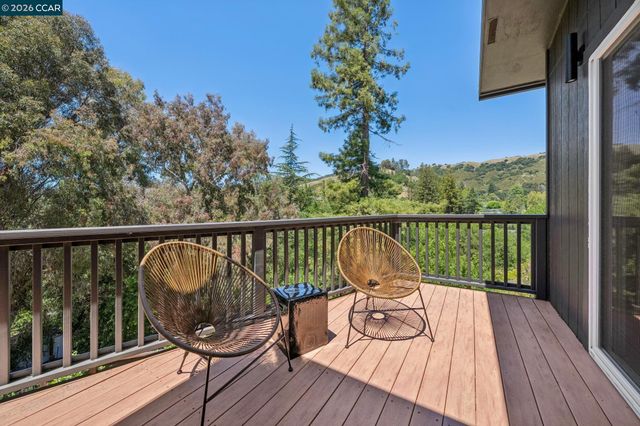 1119 Oak Hill Rd, Lafayette, CA 94549
