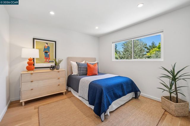 1119 Oak Hill Rd, Lafayette, CA 94549