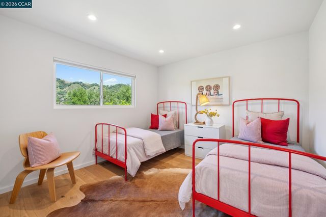 1119 Oak Hill Rd, Lafayette, CA 94549