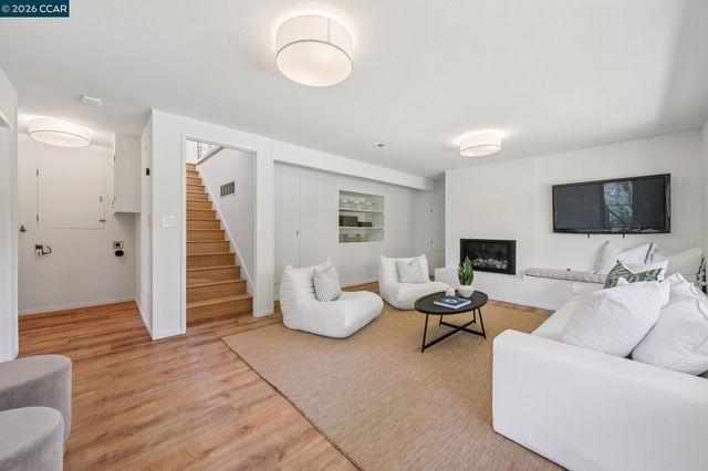 1119 Oak Hill Rd, Lafayette, CA 94549