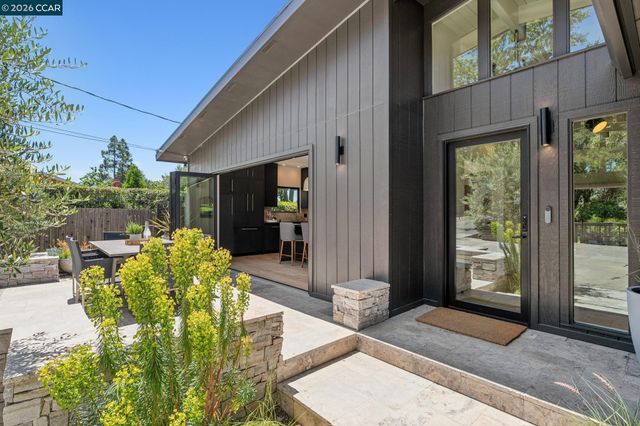 1119 Oak Hill Rd, Lafayette, CA 94549