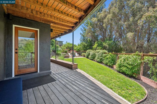 1119 Oak Hill Rd, Lafayette, CA 94549