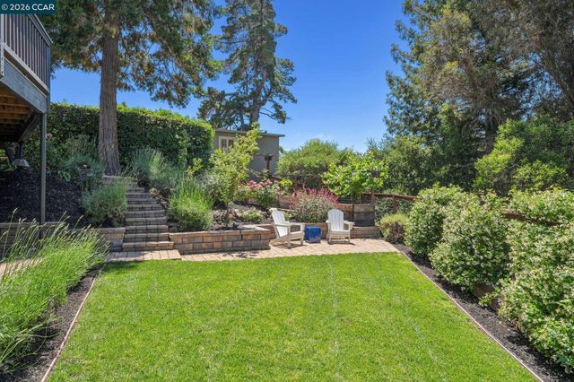 1119 Oak Hill Rd, Lafayette, CA 94549