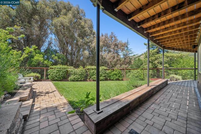 1119 Oak Hill Rd, Lafayette, CA 94549