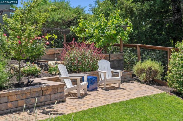 1119 Oak Hill Rd, Lafayette, CA 94549