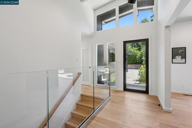 1119 Oak Hill Rd, Lafayette, CA 94549