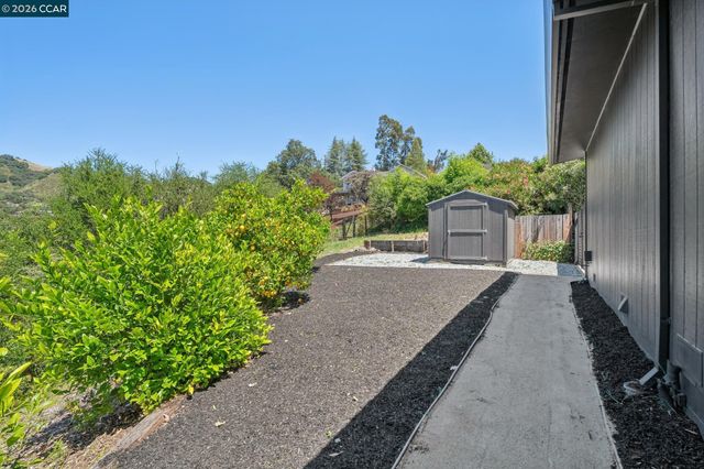 1119 Oak Hill Rd, Lafayette, CA 94549