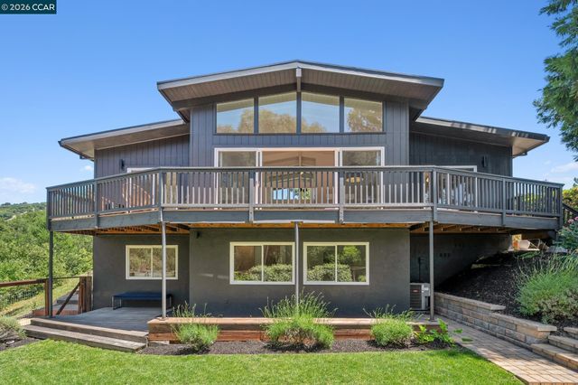 1119 Oak Hill Rd, Lafayette, CA 94549