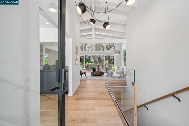 1119 Oak Hill Rd, Lafayette, CA 94549
