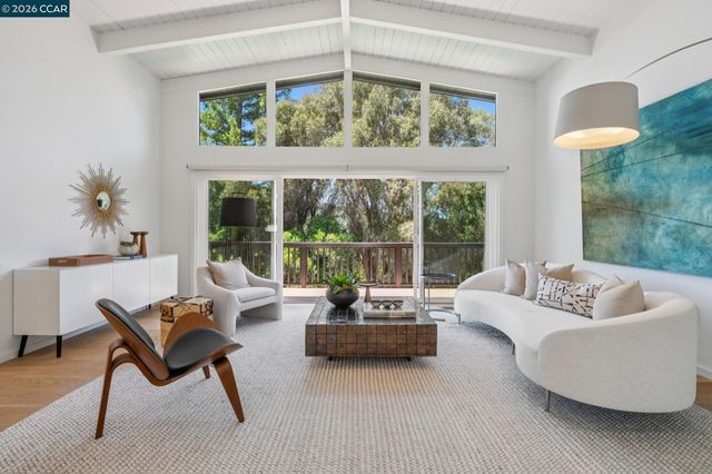 1119 Oak Hill Rd, Lafayette, CA 94549