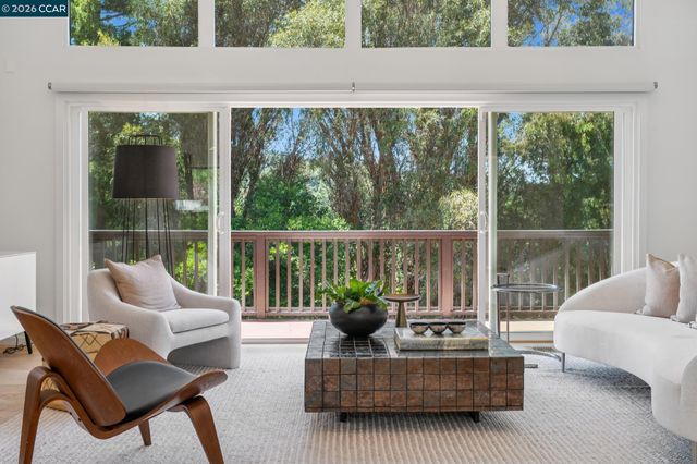 1119 Oak Hill Rd, Lafayette, CA 94549