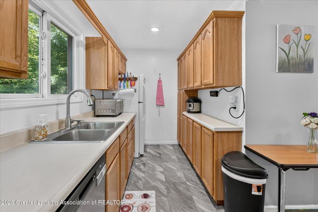 1820 Guenther Avenue, Lansing, MI 48917
