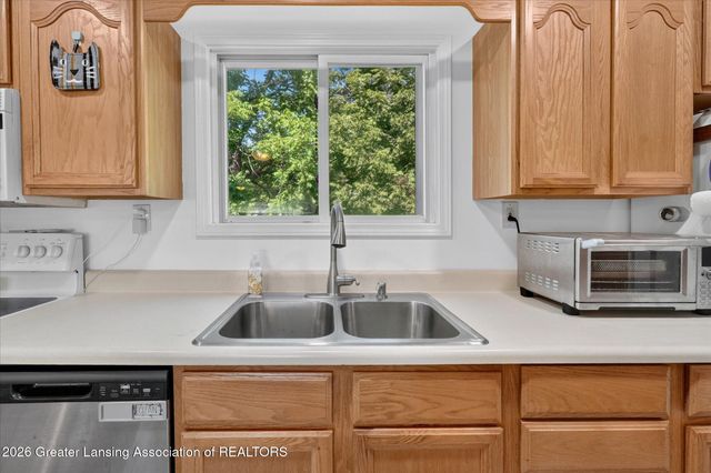 1820 Guenther Avenue, Lansing, MI 48917