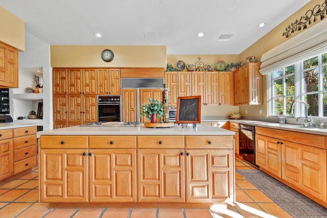 77175 Avenida Arteaga, La Quinta, CA 92253