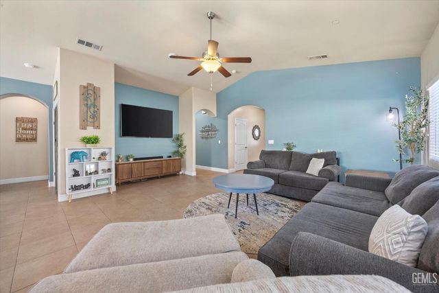 9418 Laurelwood Court, Shafter, CA 93263