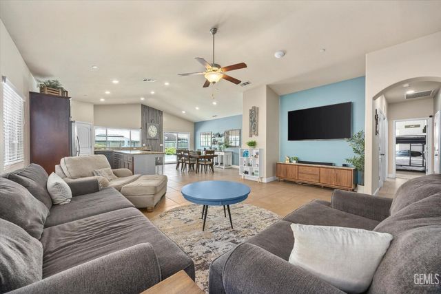 9418 Laurelwood Court, Shafter, CA 93263