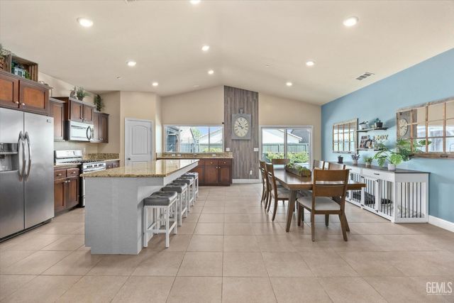 9418 Laurelwood Court, Shafter, CA 93263