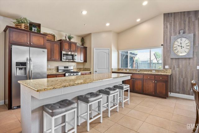 9418 Laurelwood Court, Shafter, CA 93263