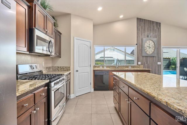 9418 Laurelwood Court, Shafter, CA 93263