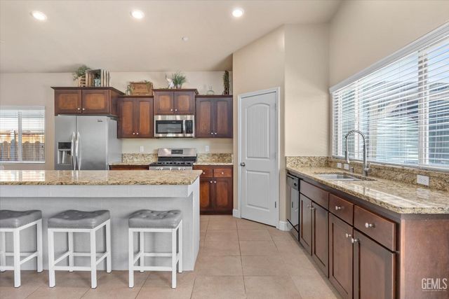 9418 Laurelwood Court, Shafter, CA 93263