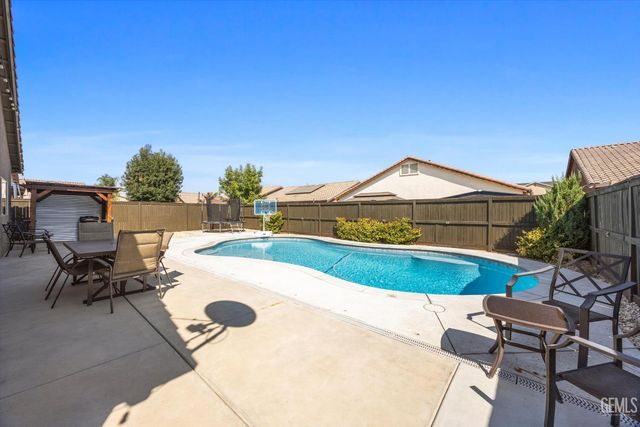 9418 Laurelwood Court, Shafter, CA 93263