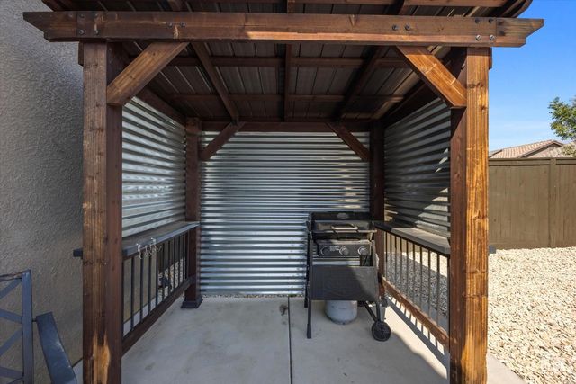 9418 Laurelwood Court, Shafter, CA 93263