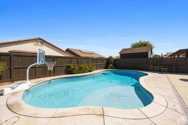 9418 Laurelwood Court, Shafter, CA 93263