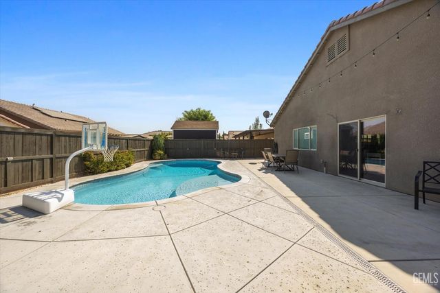 9418 Laurelwood Court, Shafter, CA 93263