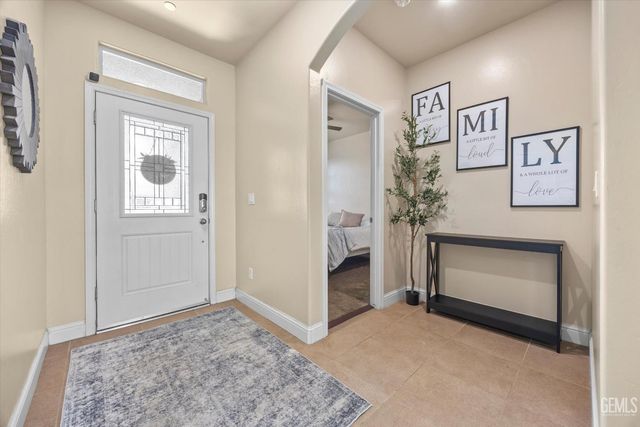 9418 Laurelwood Court, Shafter, CA 93263