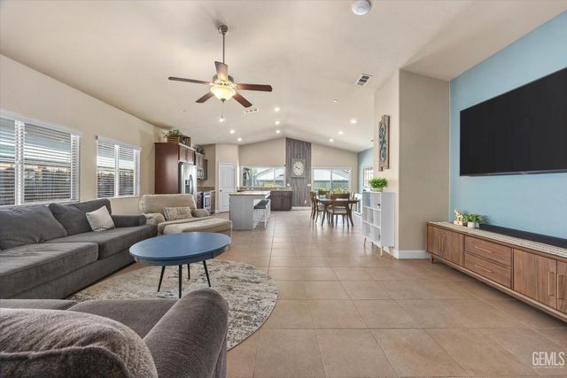 9418 Laurelwood Court, Shafter, CA 93263