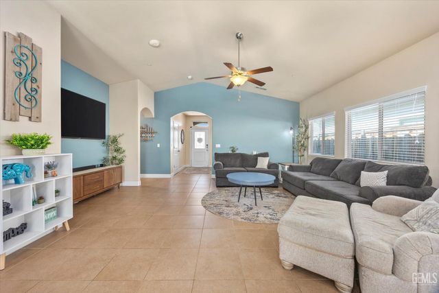 9418 Laurelwood Court, Shafter, CA 93263