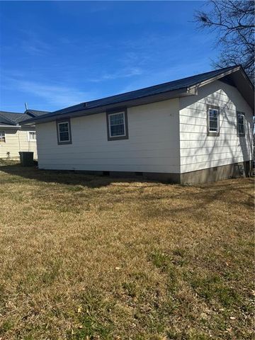 42 Busha Street, Toccoa, GA 30577