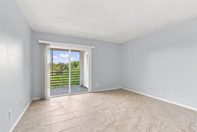 4 Vista Gardens Trail Unit 207, Vero Beach, FL 32962