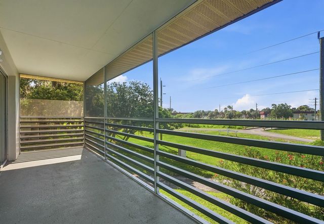 4 Vista Gardens Trail Unit 207, Vero Beach, FL 32962