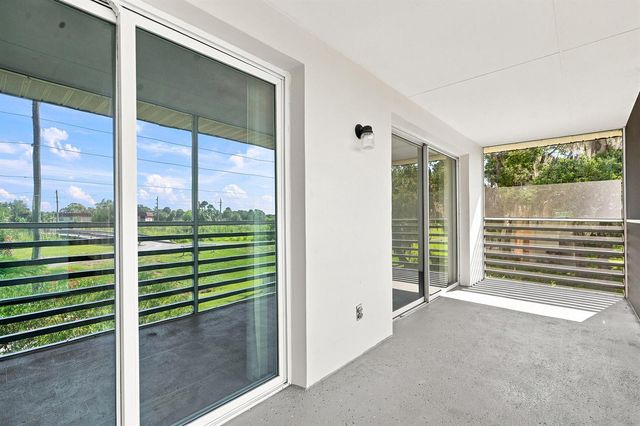 4 Vista Gardens Trail Unit 207, Vero Beach, FL 32962